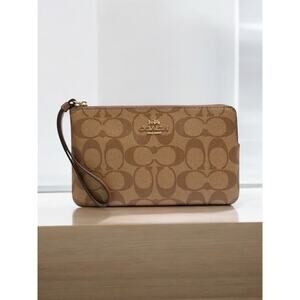 NWT Coach 6648 Signature Large Corner Zip Wristlet